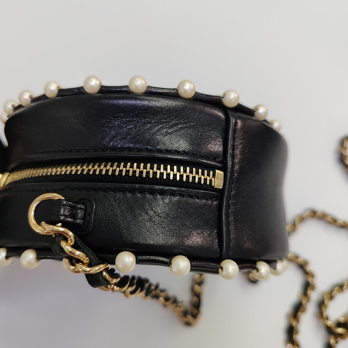 ROUND Quilted Calfskin Black
