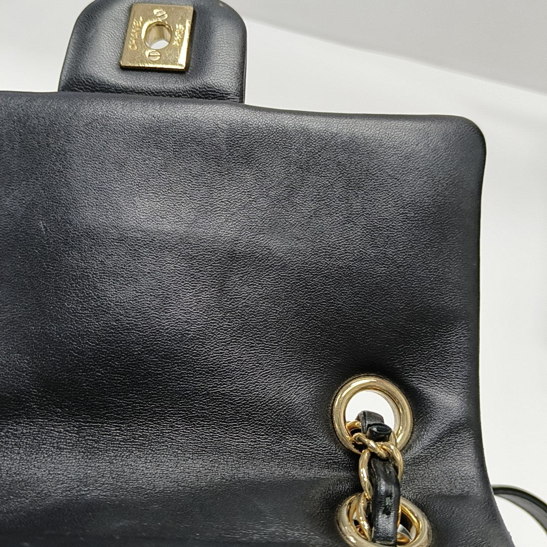 URBAN SPIRIT Small Quilted Lambskin Black