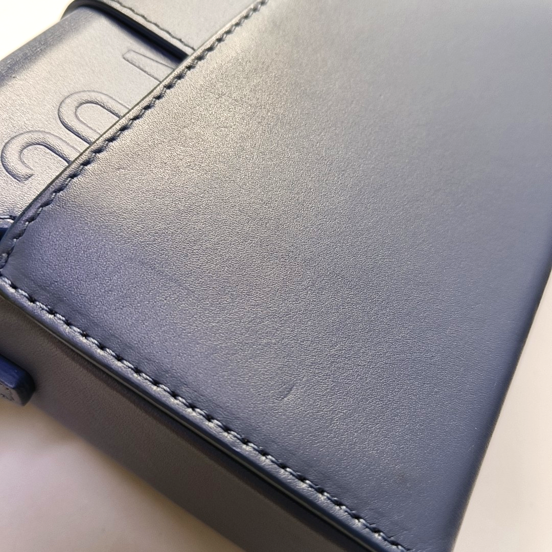 Authenticated pre-owned  30 Montaigne Calfskin Blue - Shoulder Bag at Looply