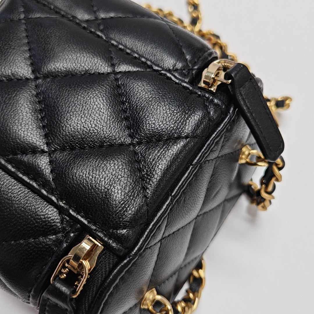 VANITY CASE Mini Quilted Lambskin Black
