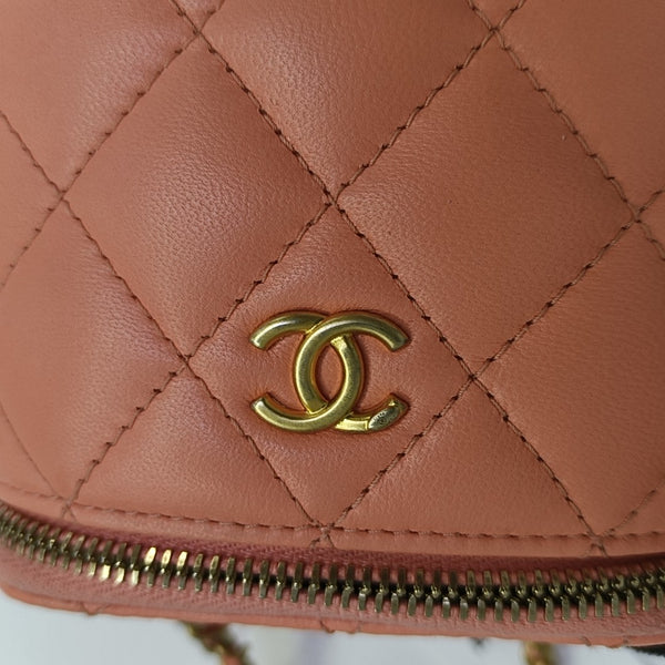 VANITY CASE Small Quilted Lambskin Pink
