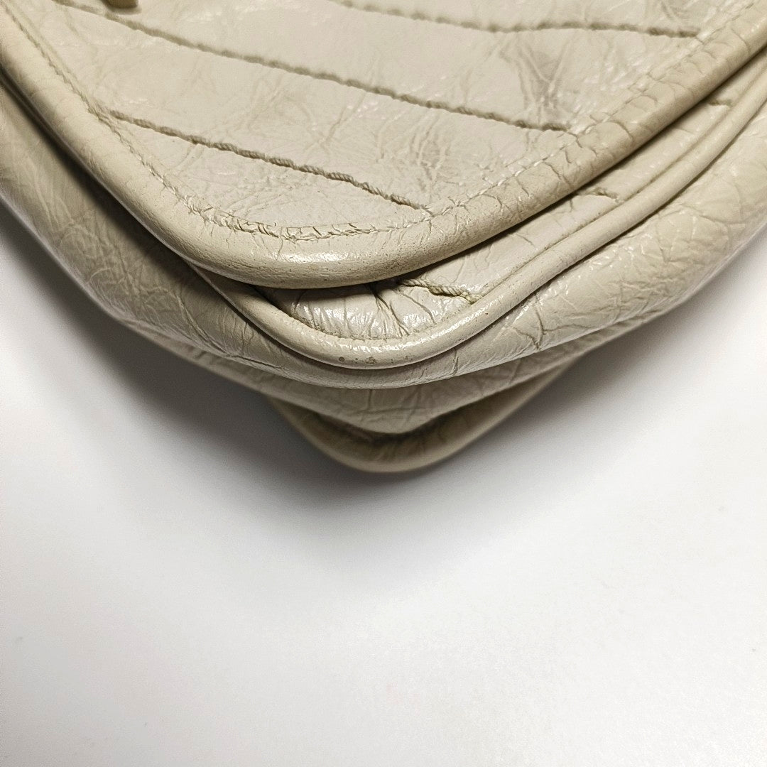 NIKI Mini Chevron, Piel de becerro acolchada Blanca
