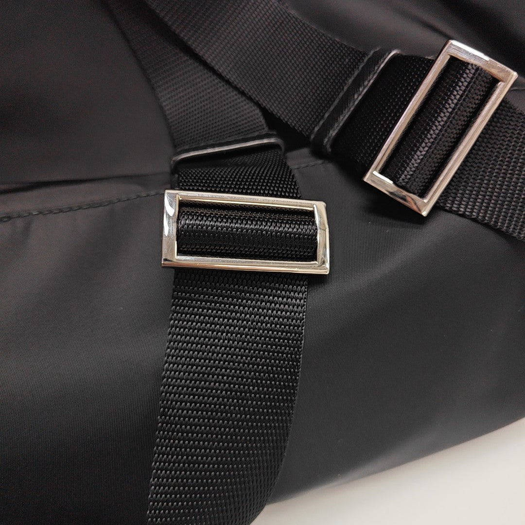 Re-Nylon Medium Nylon Black