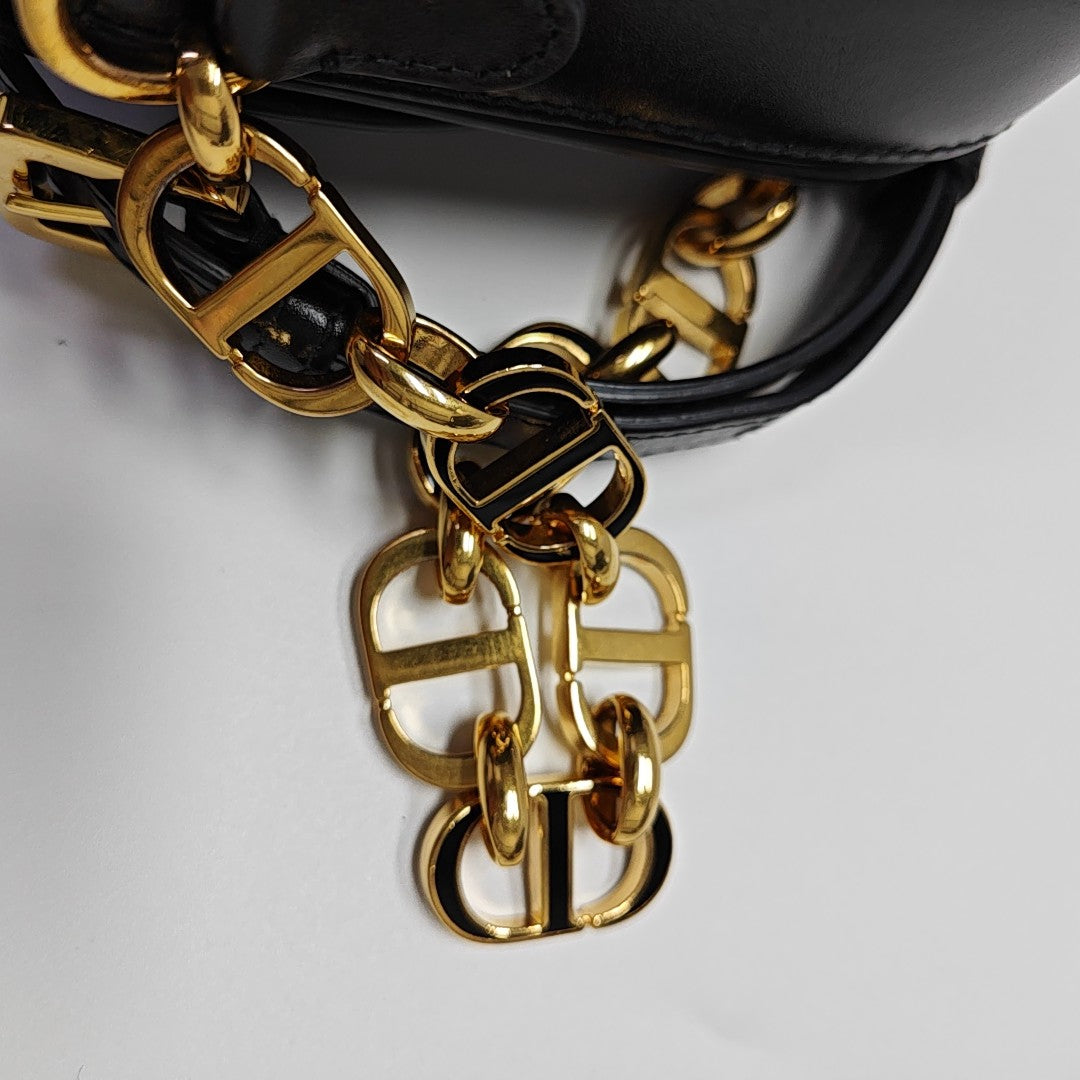 Bobby Medium Calfskin Black