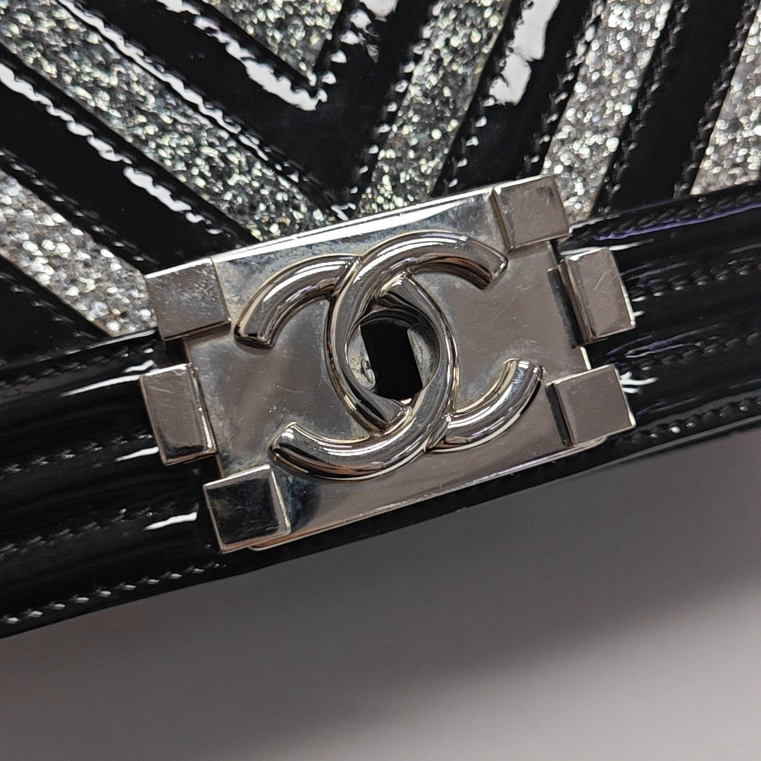 BOY CHANEL Medium Chevron Patent Leather Black
