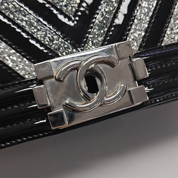 BOY CHANEL Medium Chevron Patent Leather Black