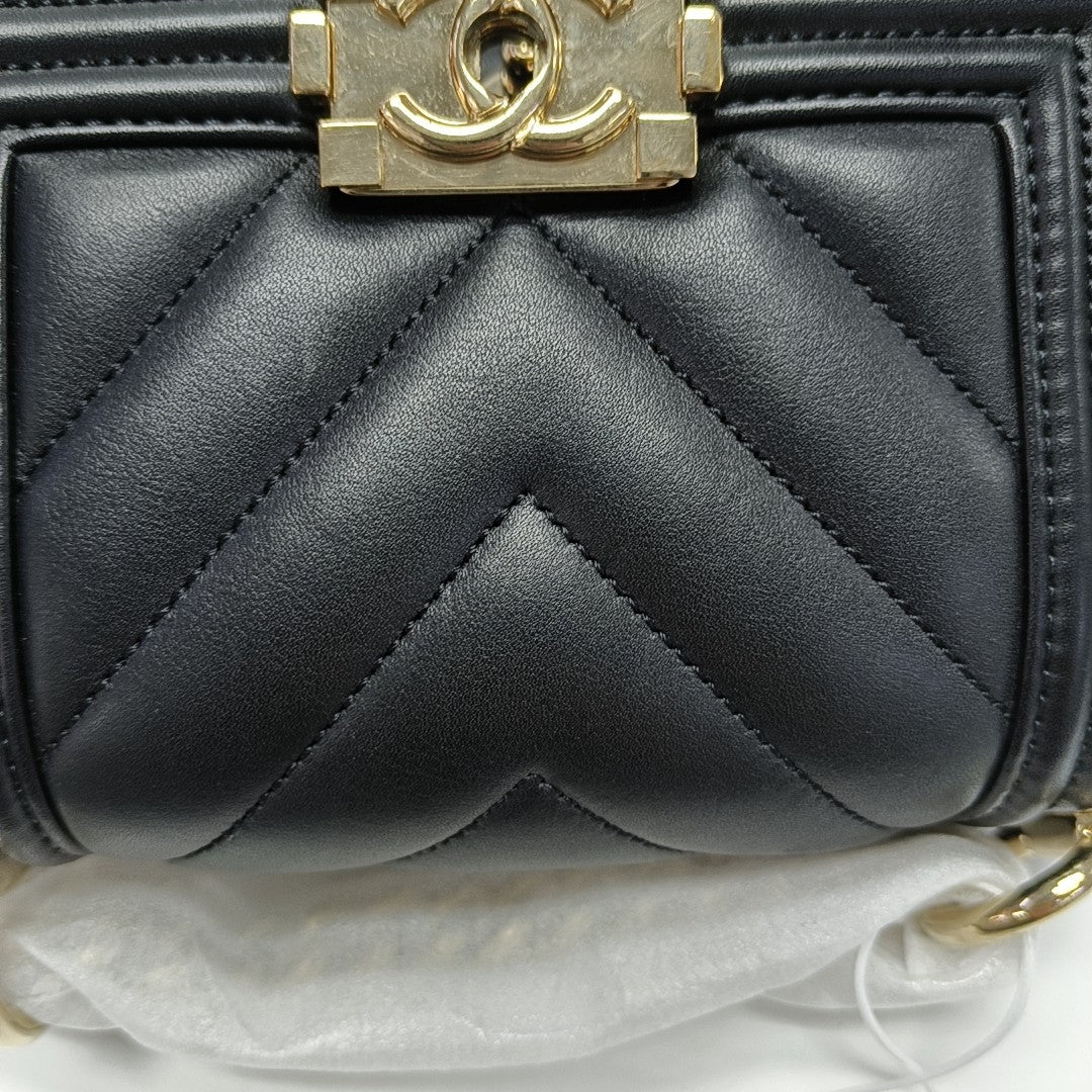 BOY CHANEL Small Chevron Calfskin Black