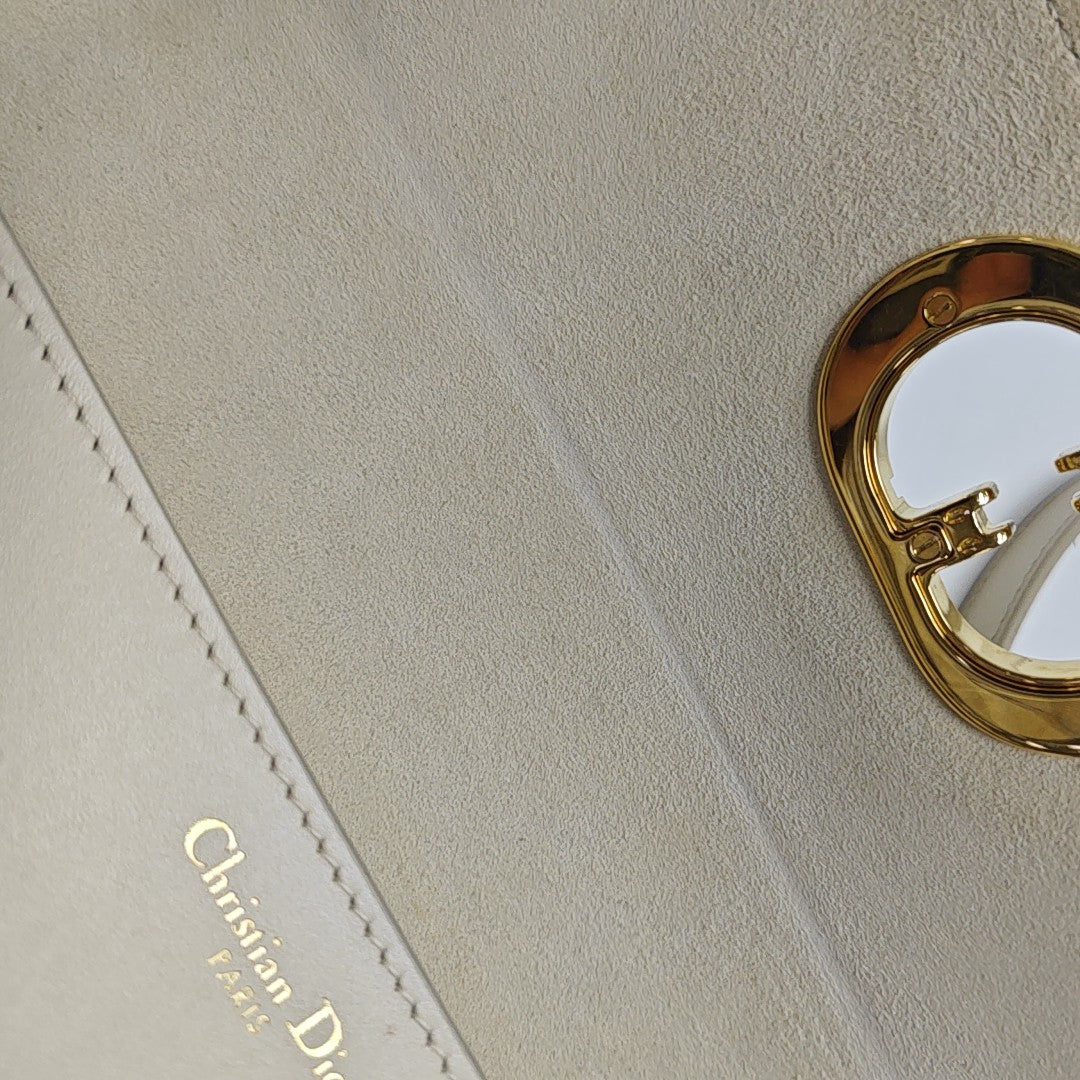 Bobby Medium Calfskin White