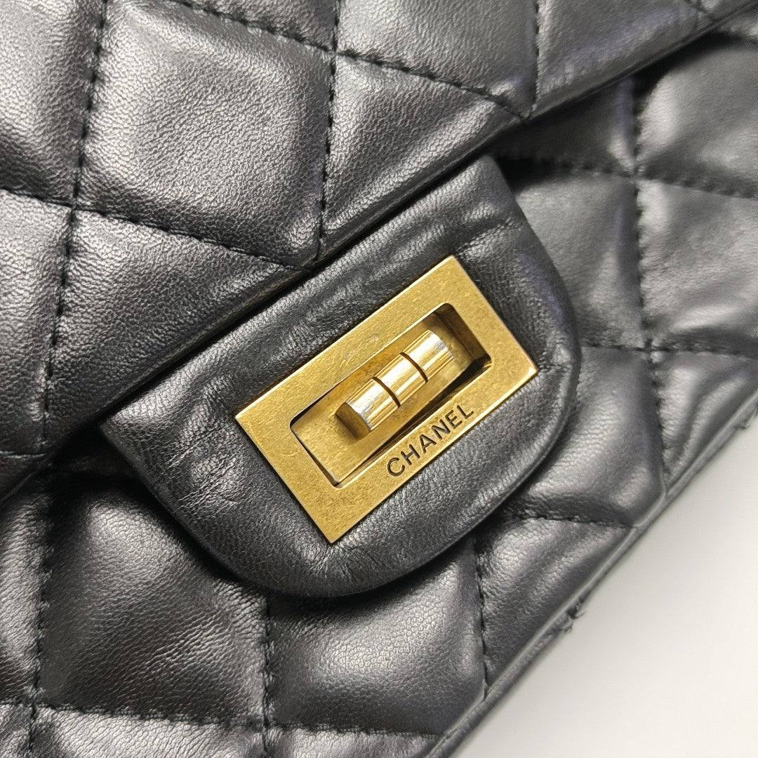 2.55 Maxi Quilted Lambskin Black