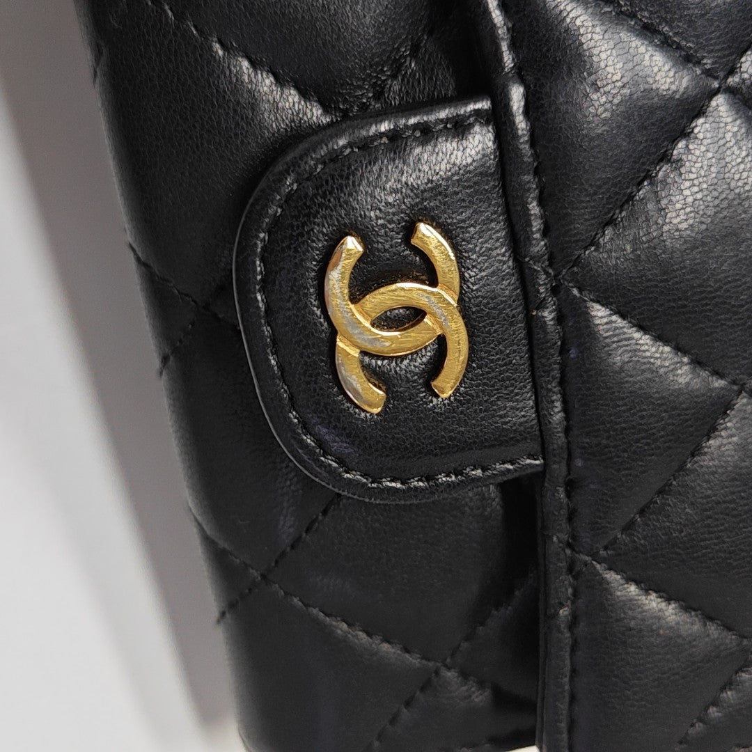 CLASSIC FLAP Quilted Lambskin Black Card Holder