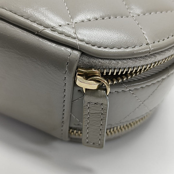 ROUND Quilted Lambskin Gray