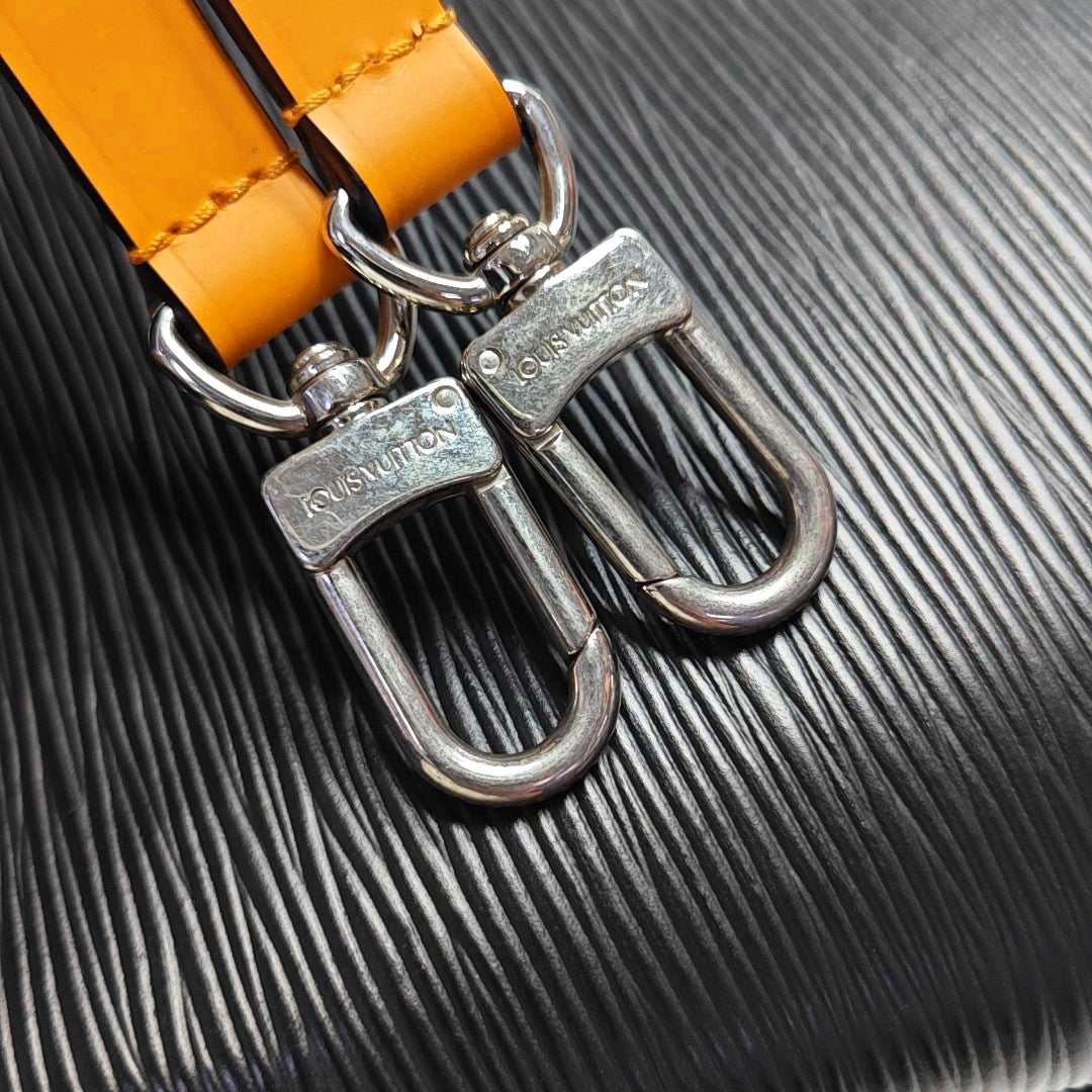 Authenticated pre-owned  NÉONOÉ BB Epi Black - Bucket Bag at Looply