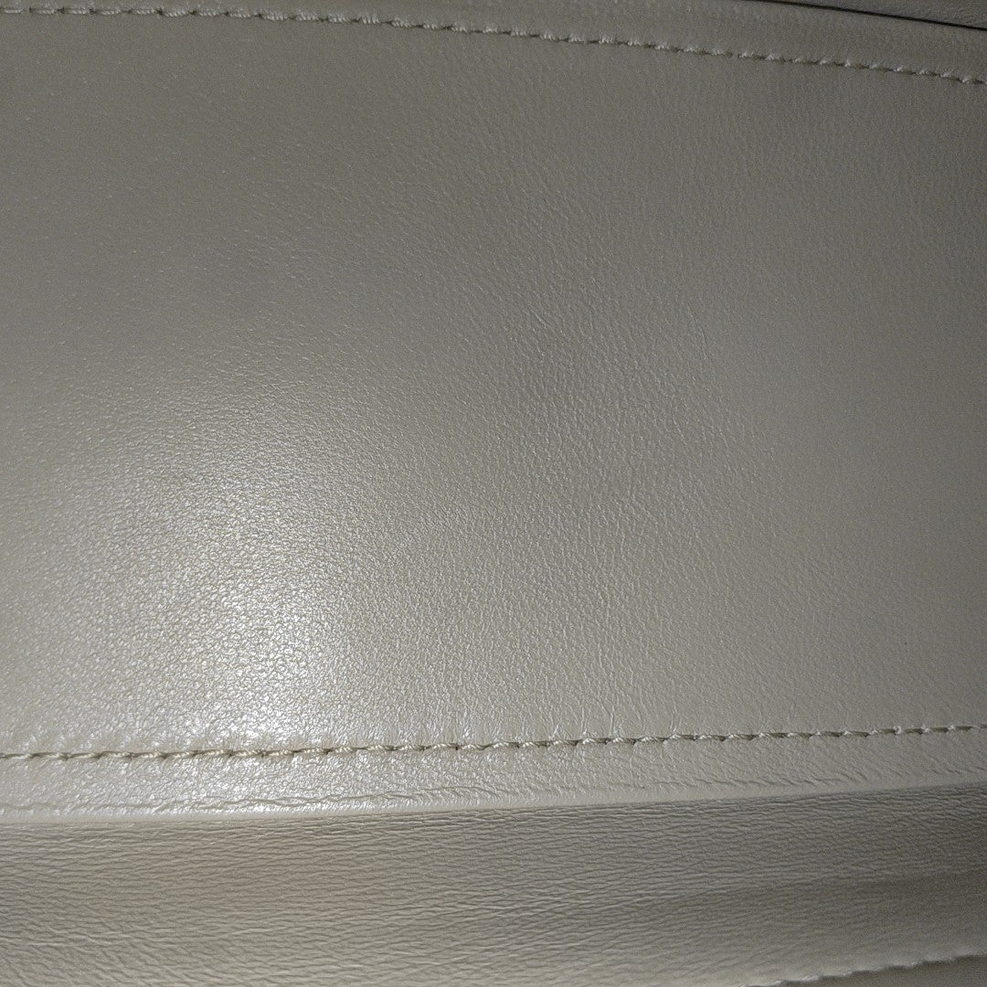 Crush Medium Quilted Calfskin Beige
