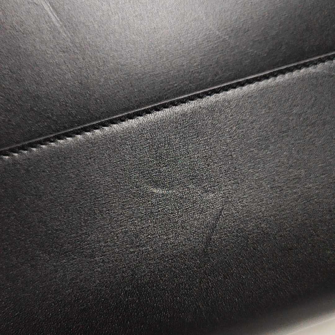 MANHATTAN Medium Calfskin Black