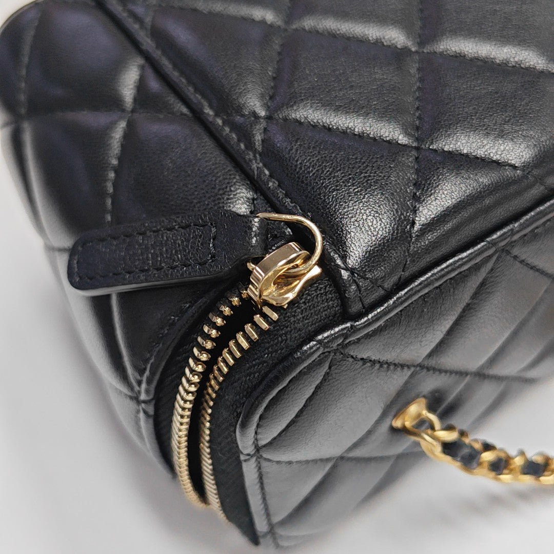 VANITY CASE Small Quilted Lambskin Black