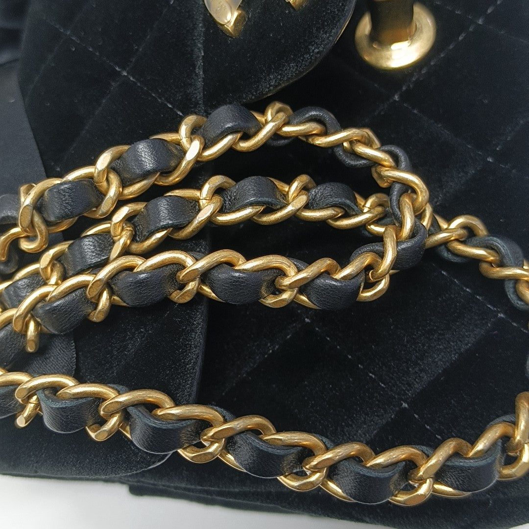 CLASSIC FLAP Mini Quilted Velvet Black