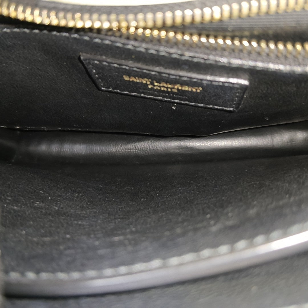 Authenticated pre-owned  CASSANDRA Calfskin White - Shoulder Bag at Looply