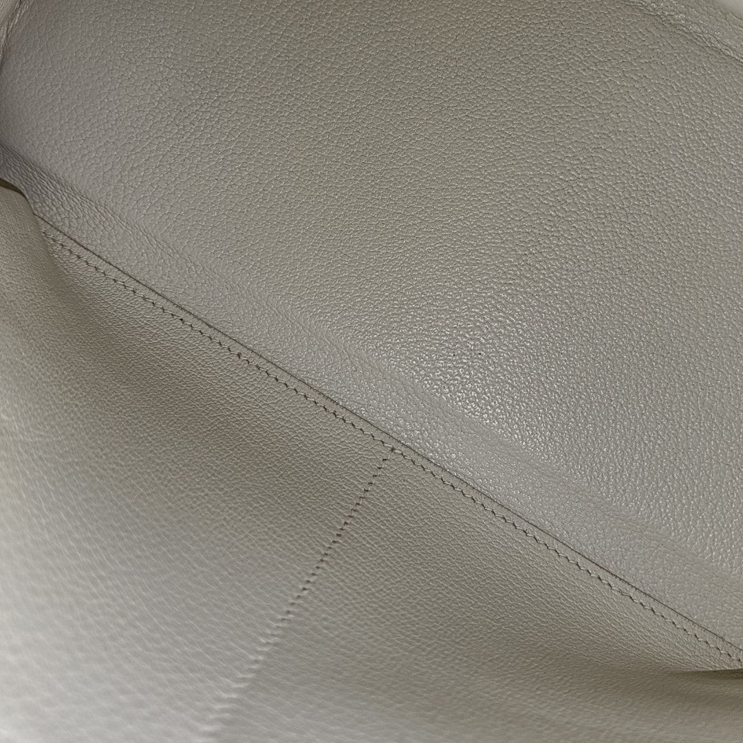 Kelly 28 Togo White