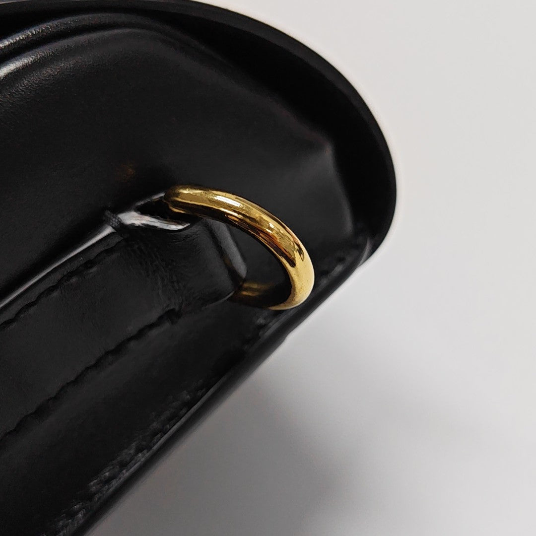 Bobby Medium Calfskin Black