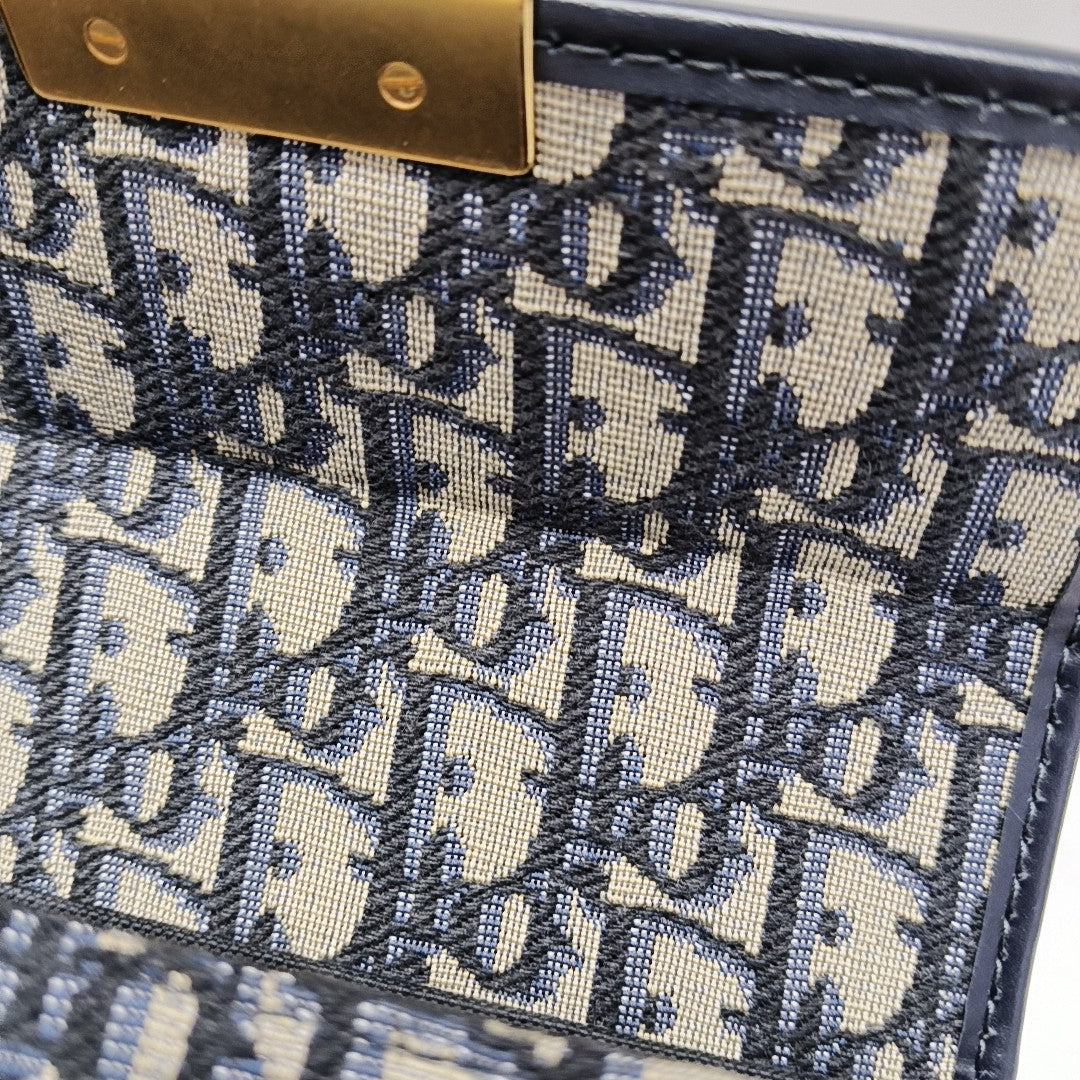 30 Montaigne Mini Oblique Canvas Blue