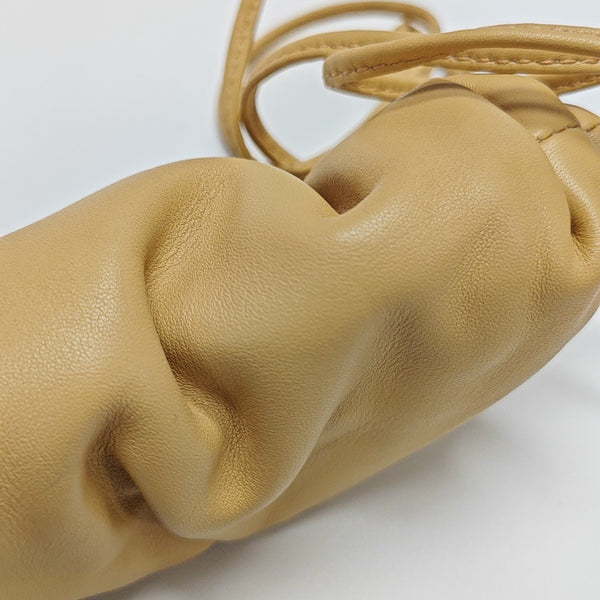The Pouch Calfskin Beige