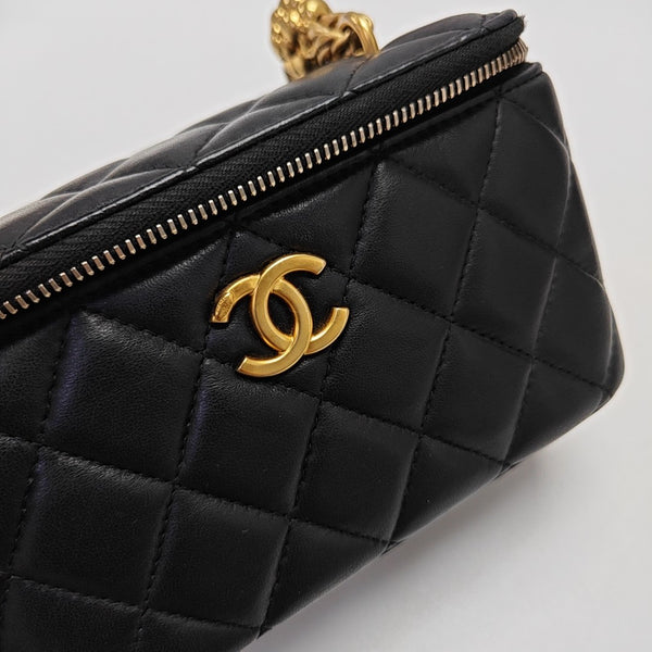 VANITY CASE Medium Quilted Lambskin Black