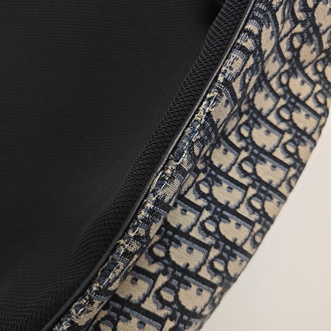 Motion Quilted Canvas Black