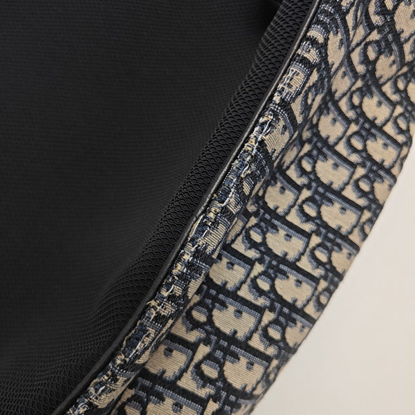 Motion Quilted Canvas Black