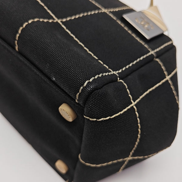 SQUARE STITCH Canvas Black