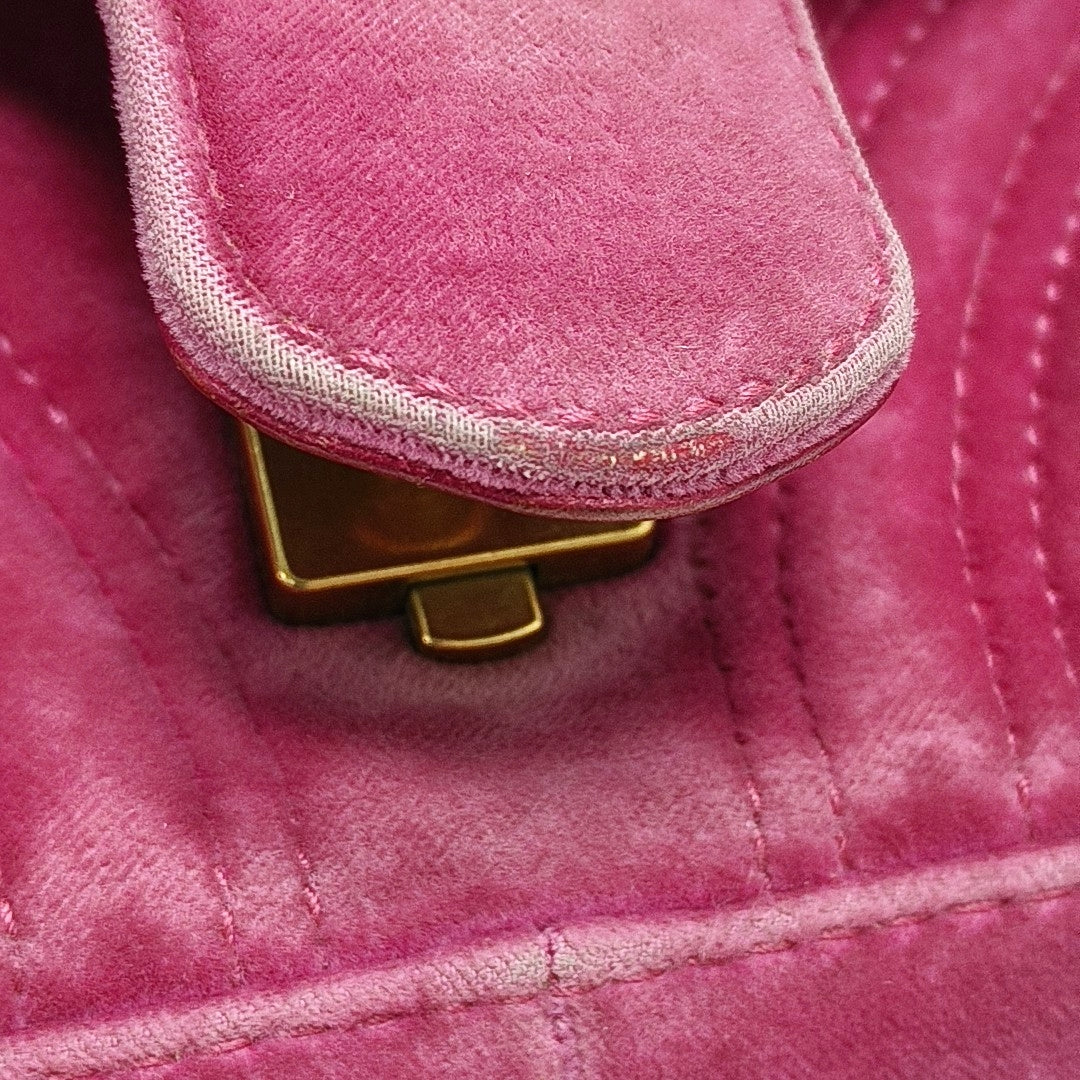 GG Marmont Small Quilted Velvet Red