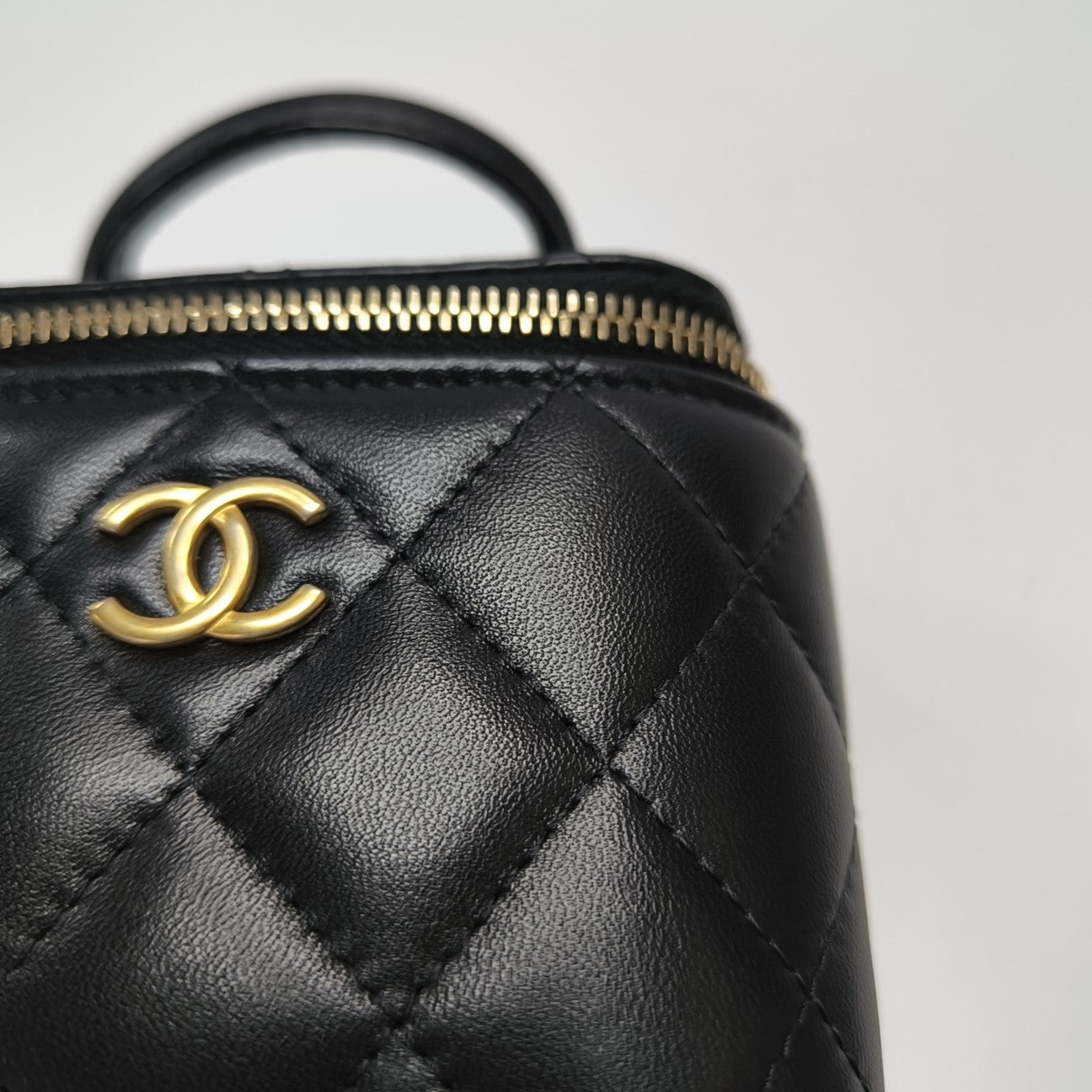 VANITY CASE Mini Quilted Lambskin Black