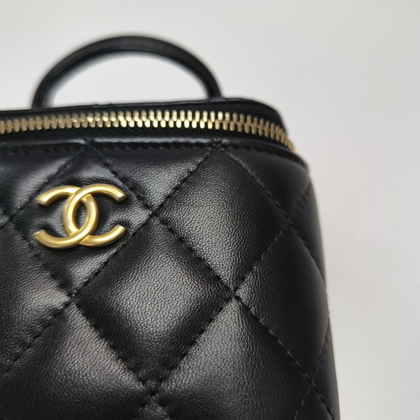 VANITY CASE Mini Quilted Lambskin Black