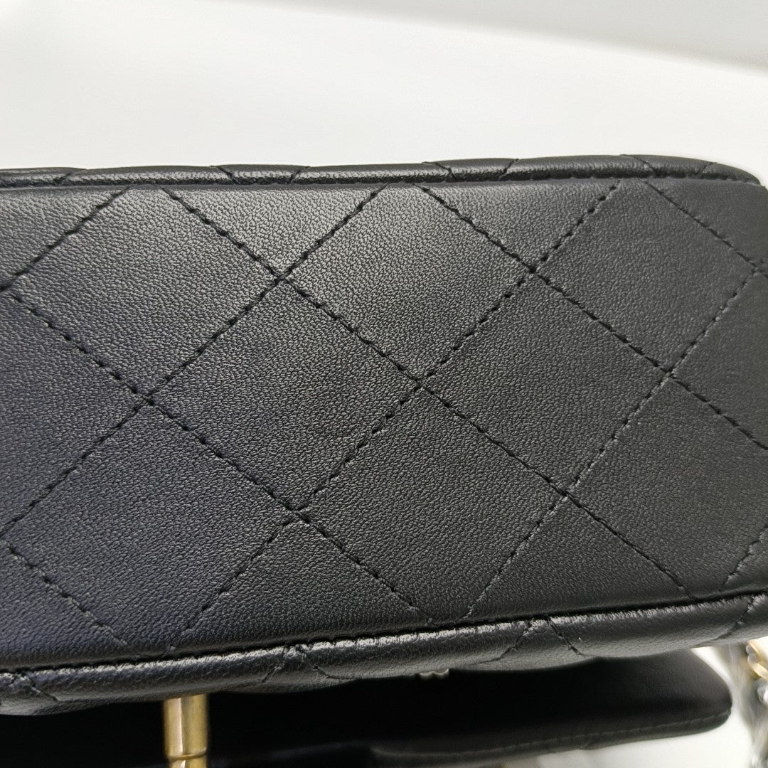CLASSIC FLAP Mini Quilted Lambskin Black