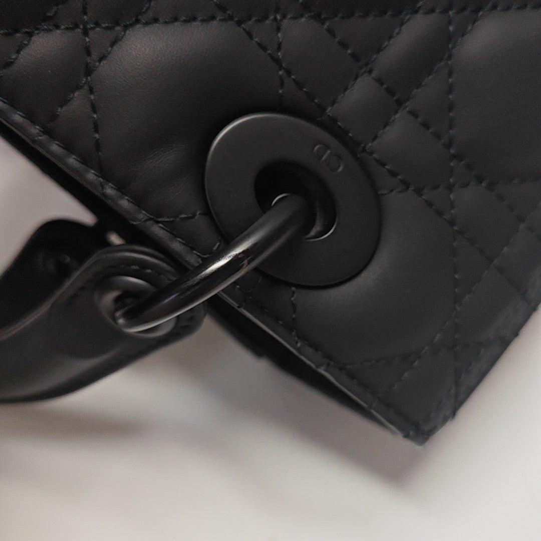 Lady Dior Medium Cannage Calfskin Black