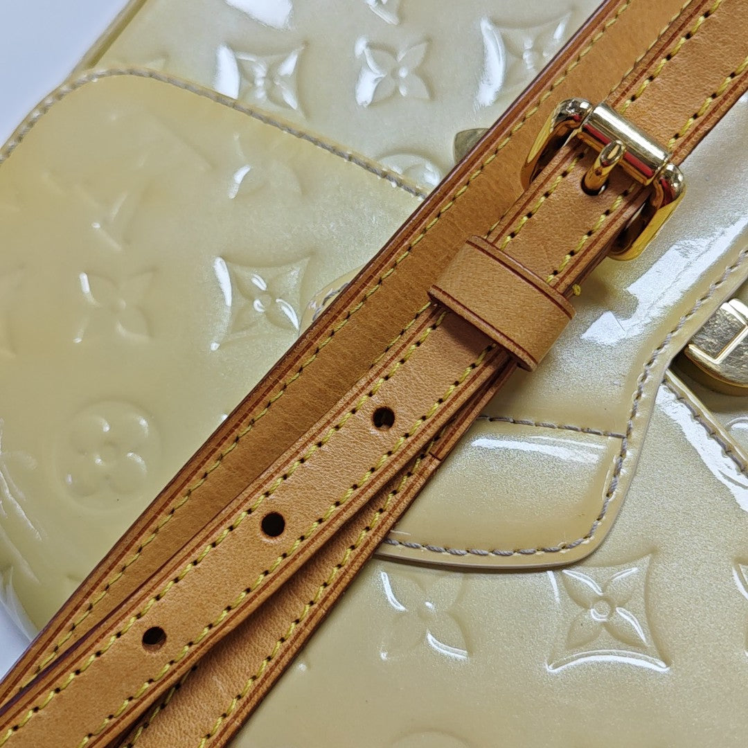 BELLFLOWER PM Patent Leather Beige
