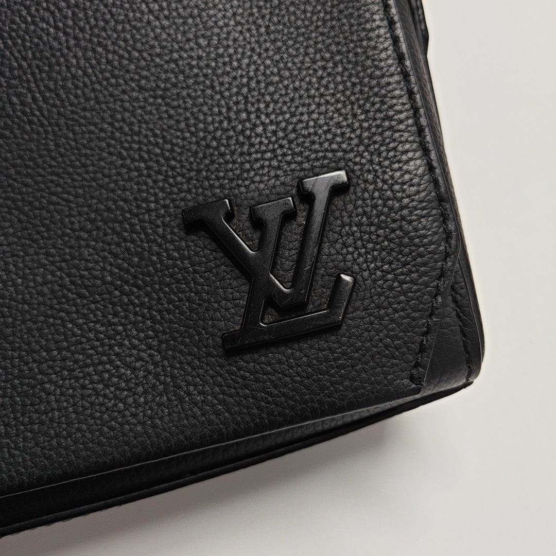 MESSENGER VOYAGE Calfskin Black