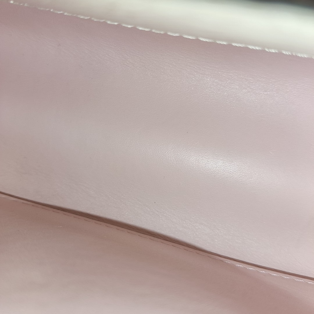 Authenticated pre-owned  TWIST PM Epi White - Shoulder Bag at Looply