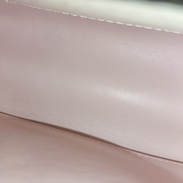 Authenticated pre-owned  TWIST PM Epi White - Shoulder Bag at Looply