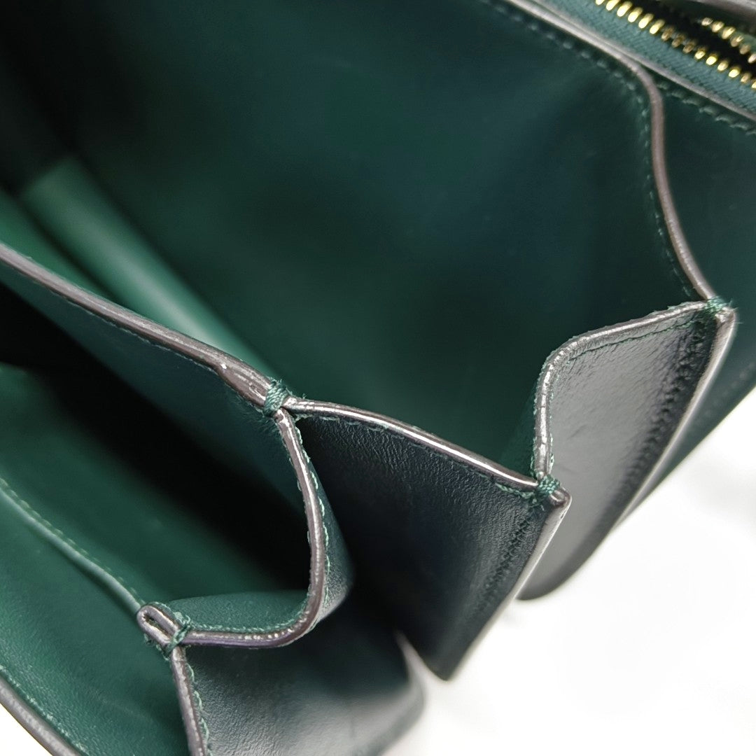Authenticated pre-owned  CLASSIC BOX Medium Calfskin Green - Shoulder Bag at Looply