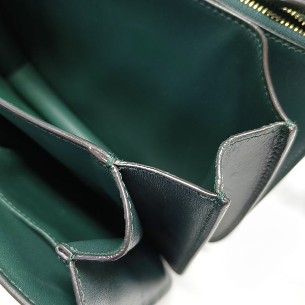 Authenticated pre-owned  CLASSIC BOX Medium Calfskin Green - Shoulder Bag at Looply