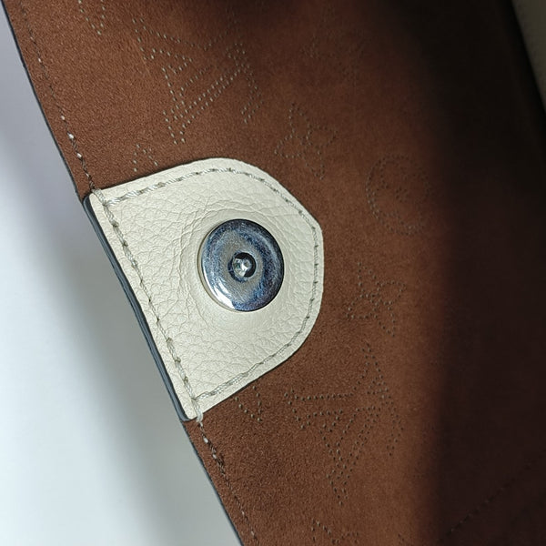 HINA PM Monogram Piel de becerro Beige