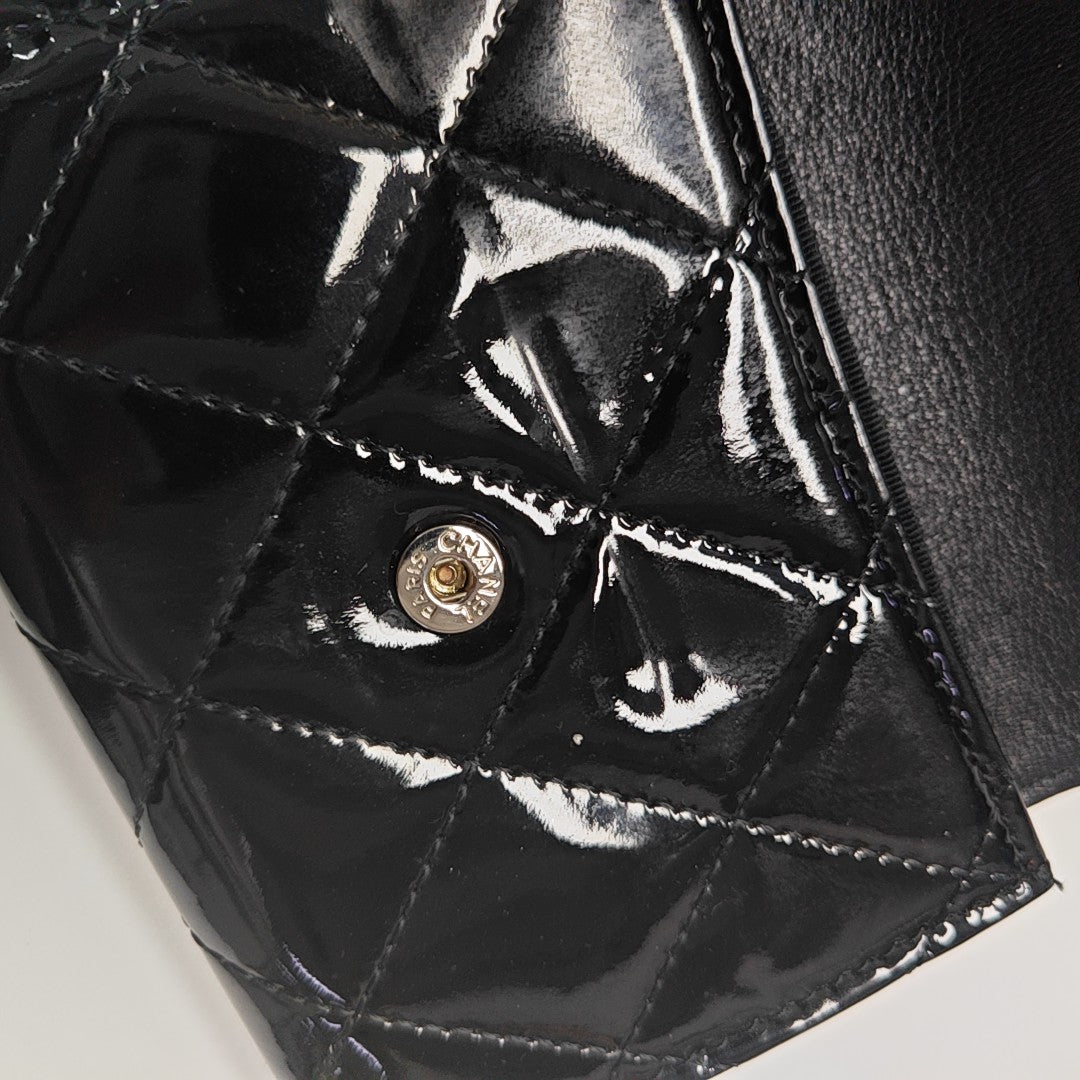 CLASSIC FLAP Quilted Patent Leather Black Card Holder