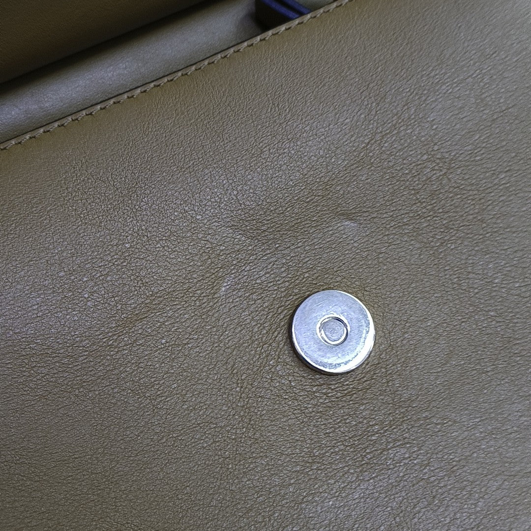 Faye Medium Calfskin Green