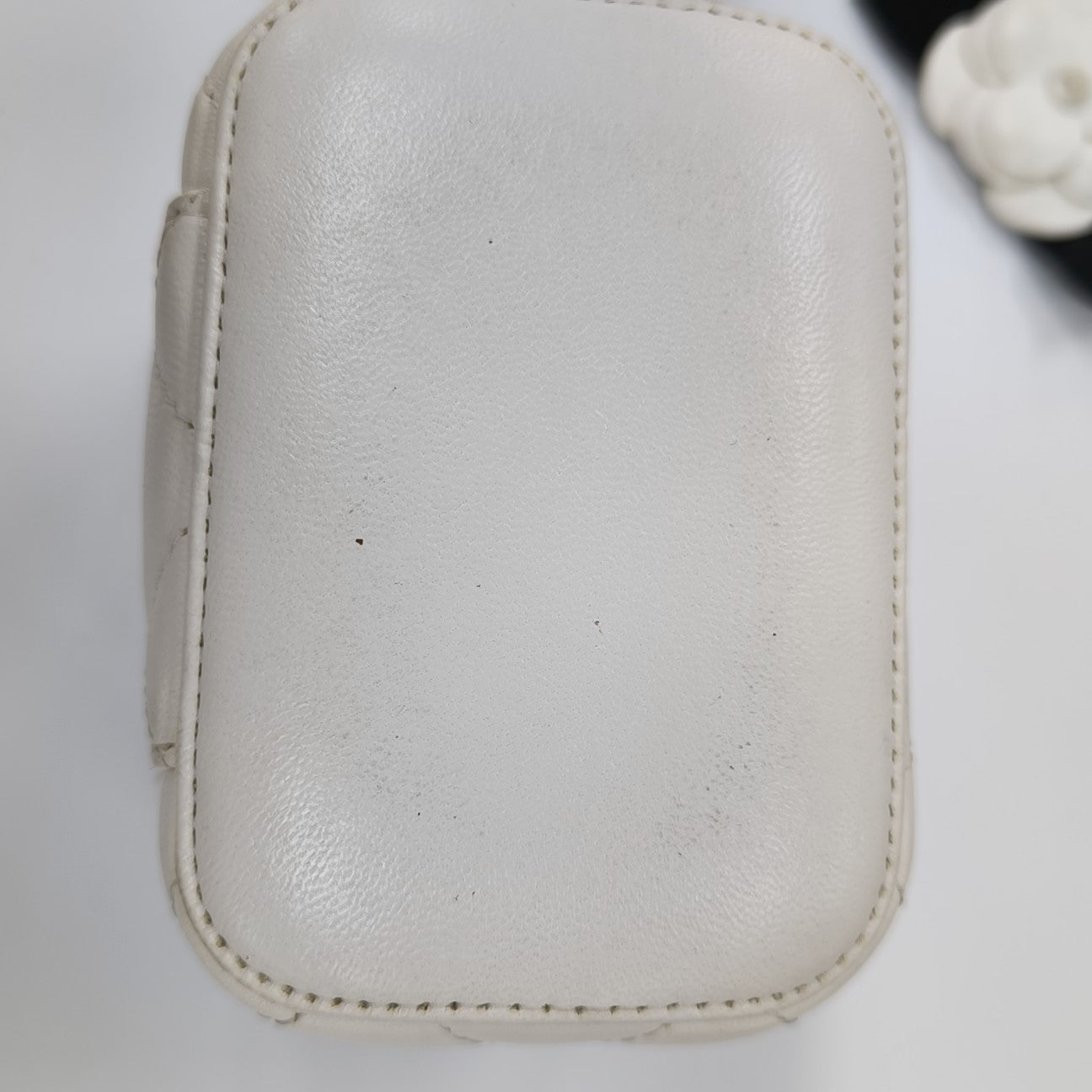 VANITY CASE Small Quilted Lambskin White