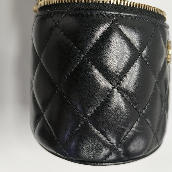 Authenticated pre-owned  TRENDY CC Quilted Lambskin Black - Top Handle Bag at Looply