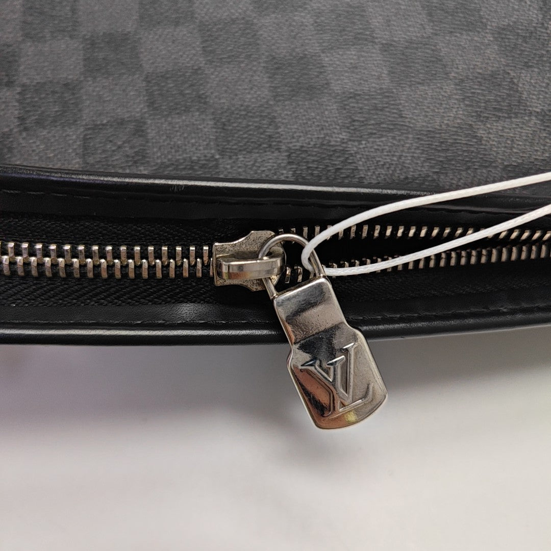 Pochette Voyag MM Damier Graphite Coated Canvas Gray