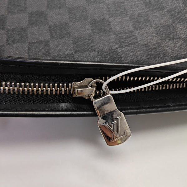 Pochette Voyag MM Damier Graphite Coated Canvas Gray