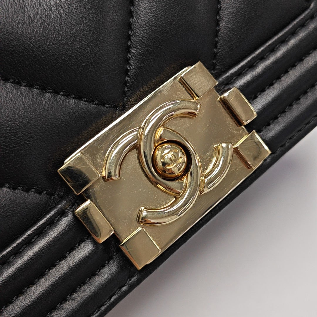 BOY CHANEL Small Chevron Calfskin Black
