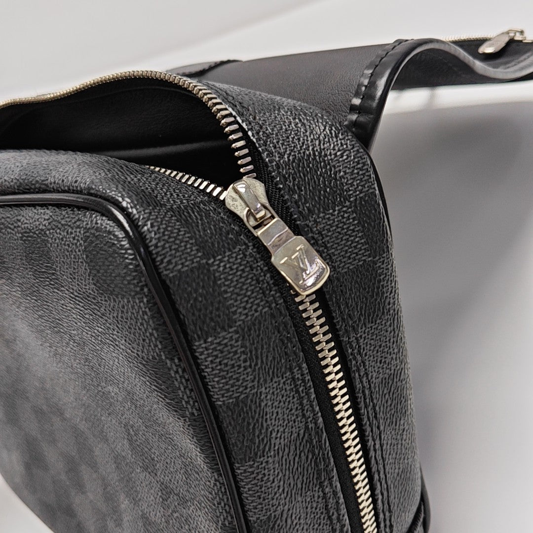 TOILETRY Damier Graphite Coated Canvas Gray