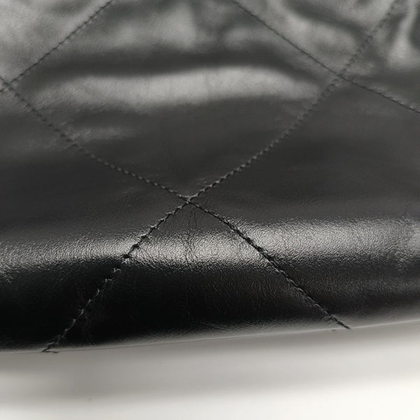 CHANEL 22 Medium Quilted Calfskin Black